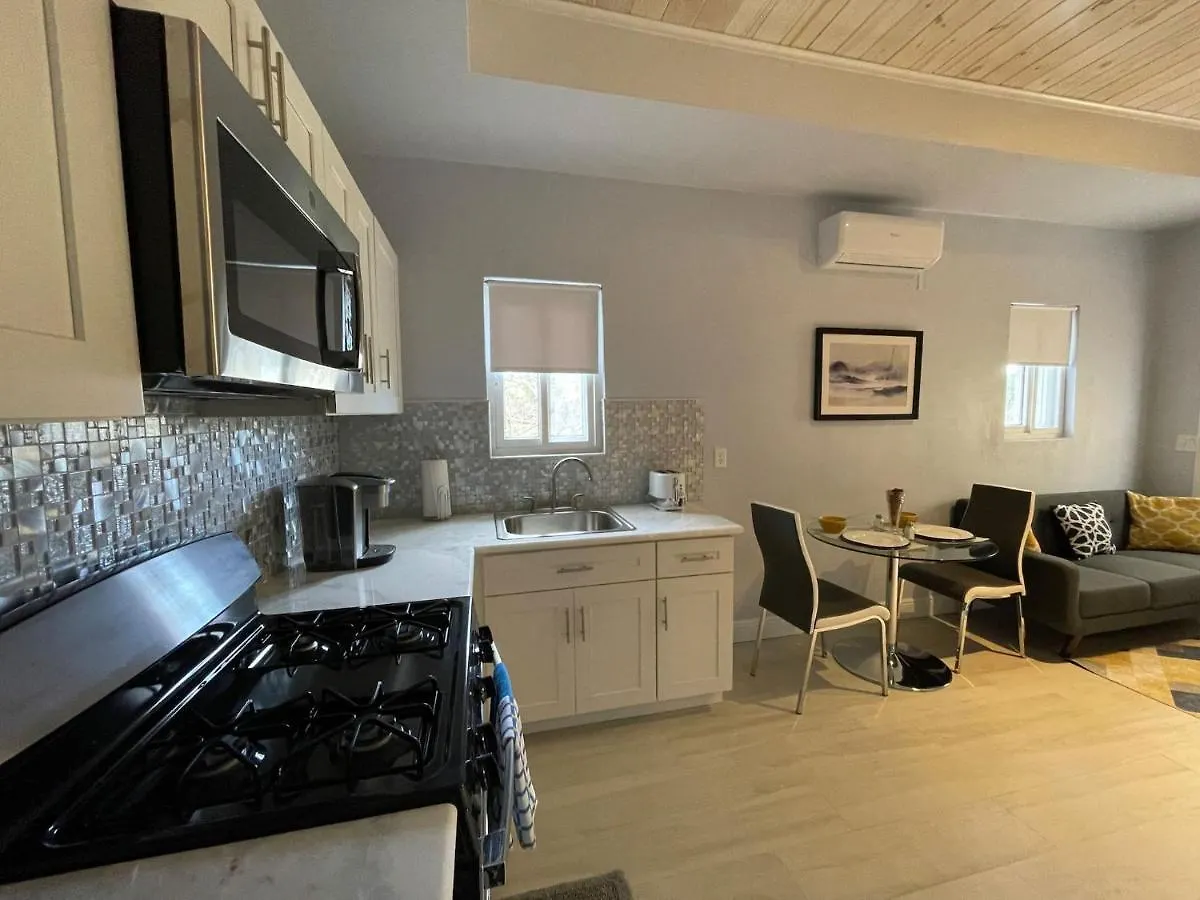 Nicoles Nest Brand New Exquisite Studio Hideaway Freeport