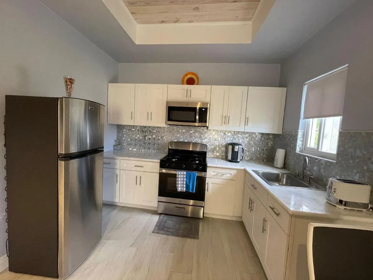 Nicoles Nest Brand New Exquisite Studio Hideaway Freeport