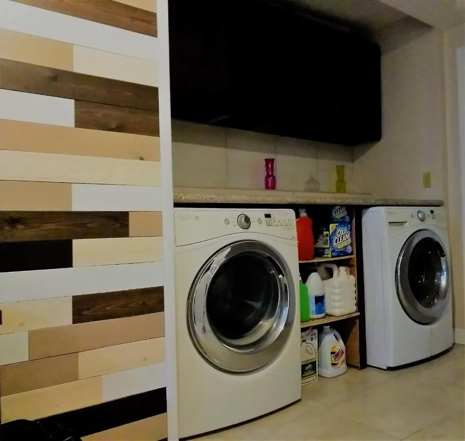 Апартаменты Nicoles Nest Brand New Exquisite Studio Hideaway Фрипорт-Сити